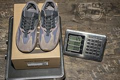 Picture of Yeezy 700 _SKUfc4221064fc